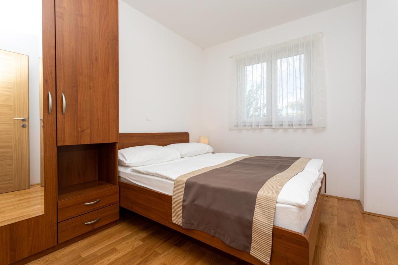 Apartments Crnekovic V Baška Exterior foto